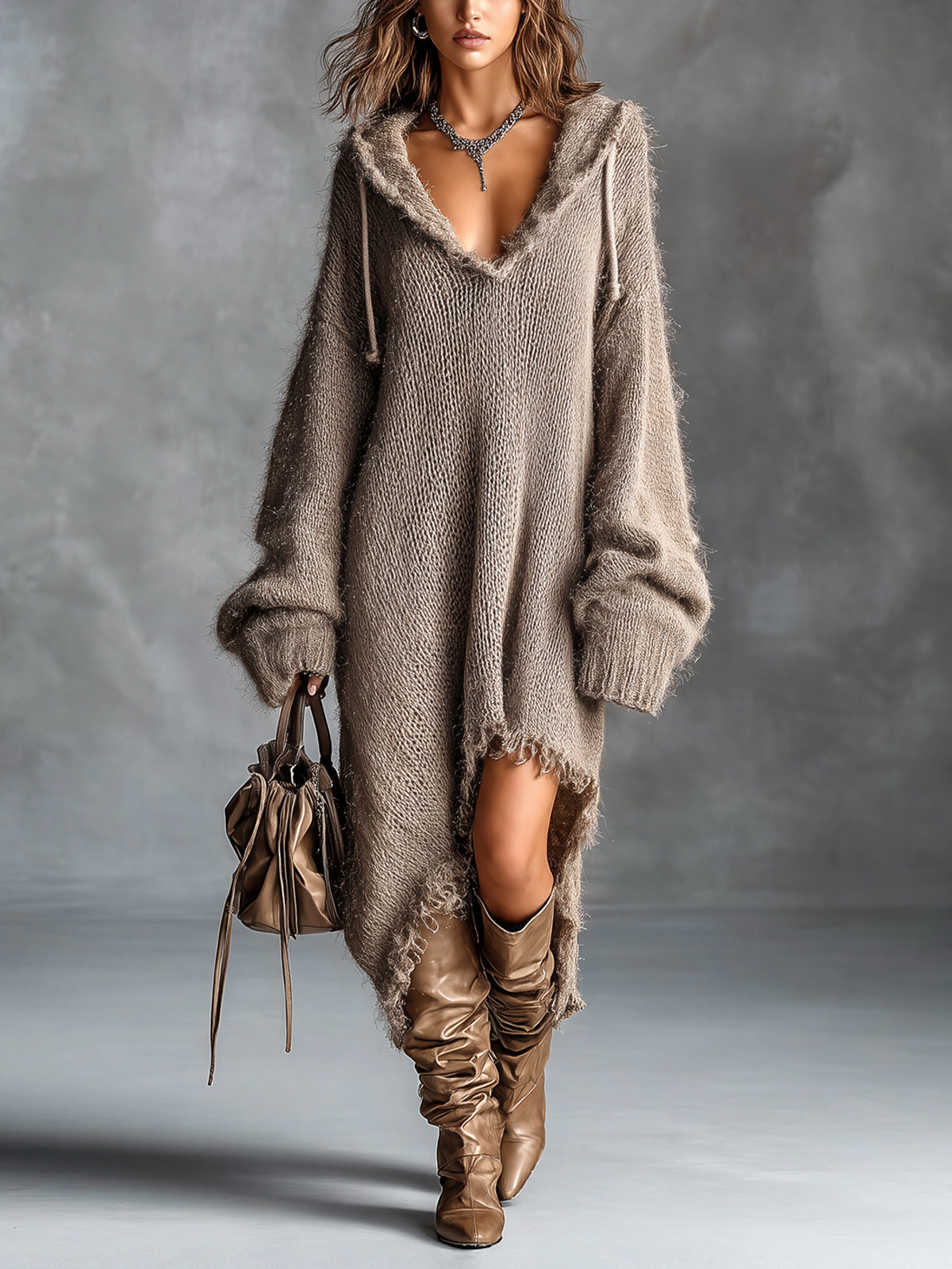 Robe midi en maille duveteuse à capuche