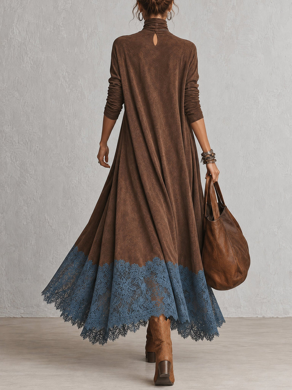 Robe longue vintage marron effet daim à manches longues et bas en dentelle