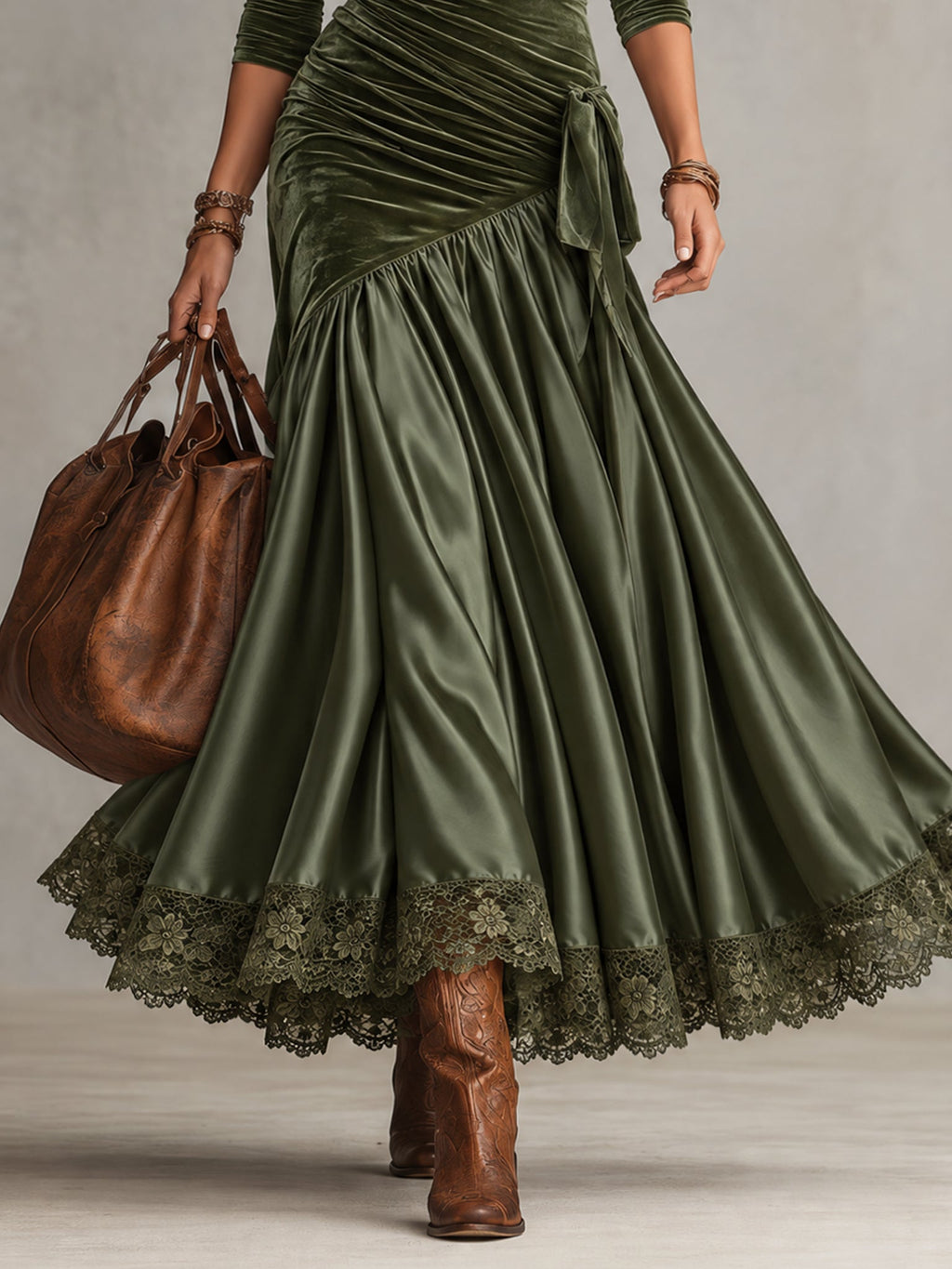 Robe longue vert olive en velours stretch et satin avec bas en dentelle