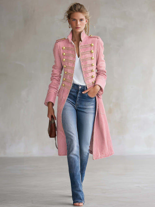 Manteau en jean long ajusté de style militaire avec boutons dorés