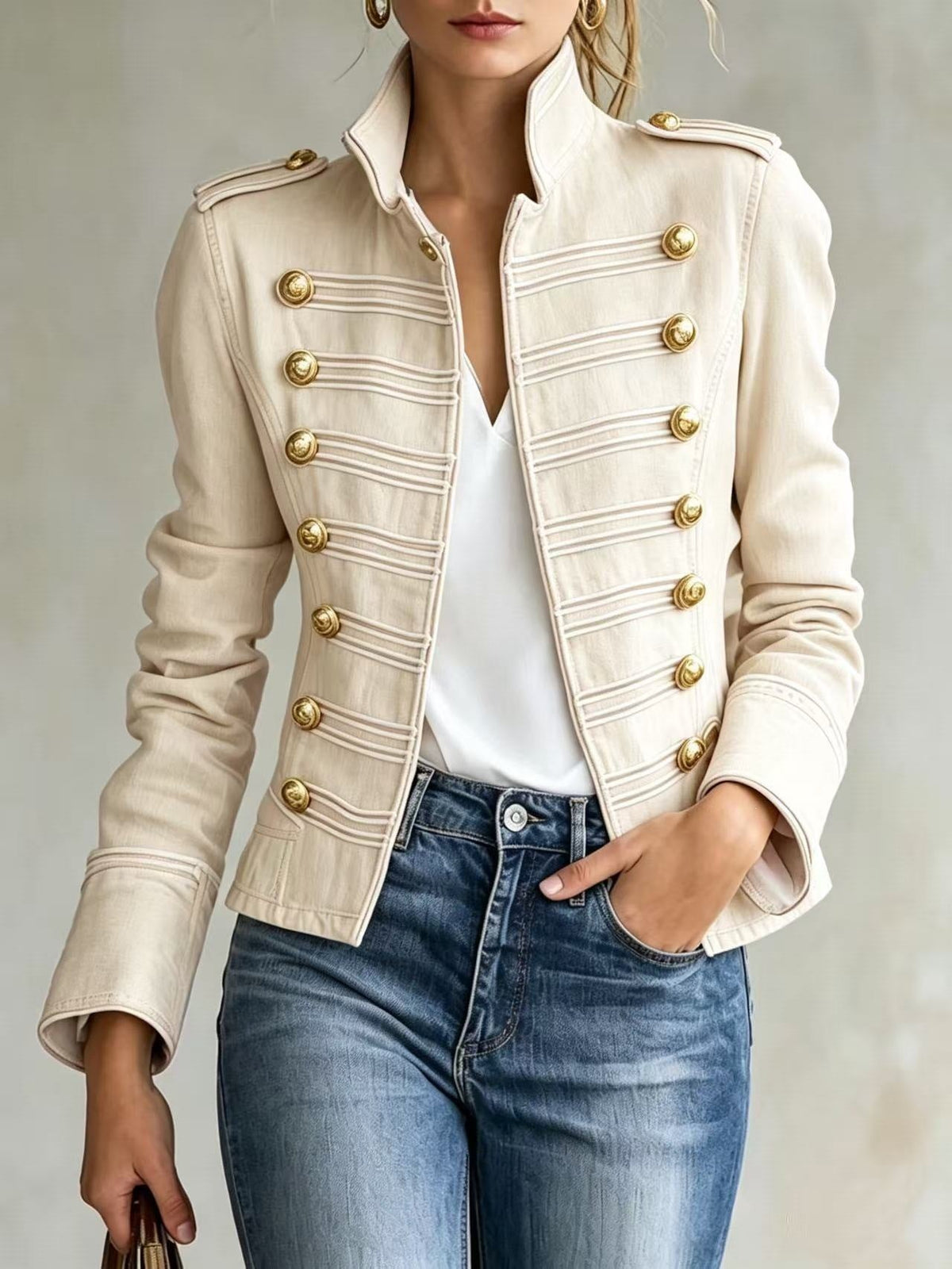 Marion | Veste en jean de style militaire à boutons dorés
