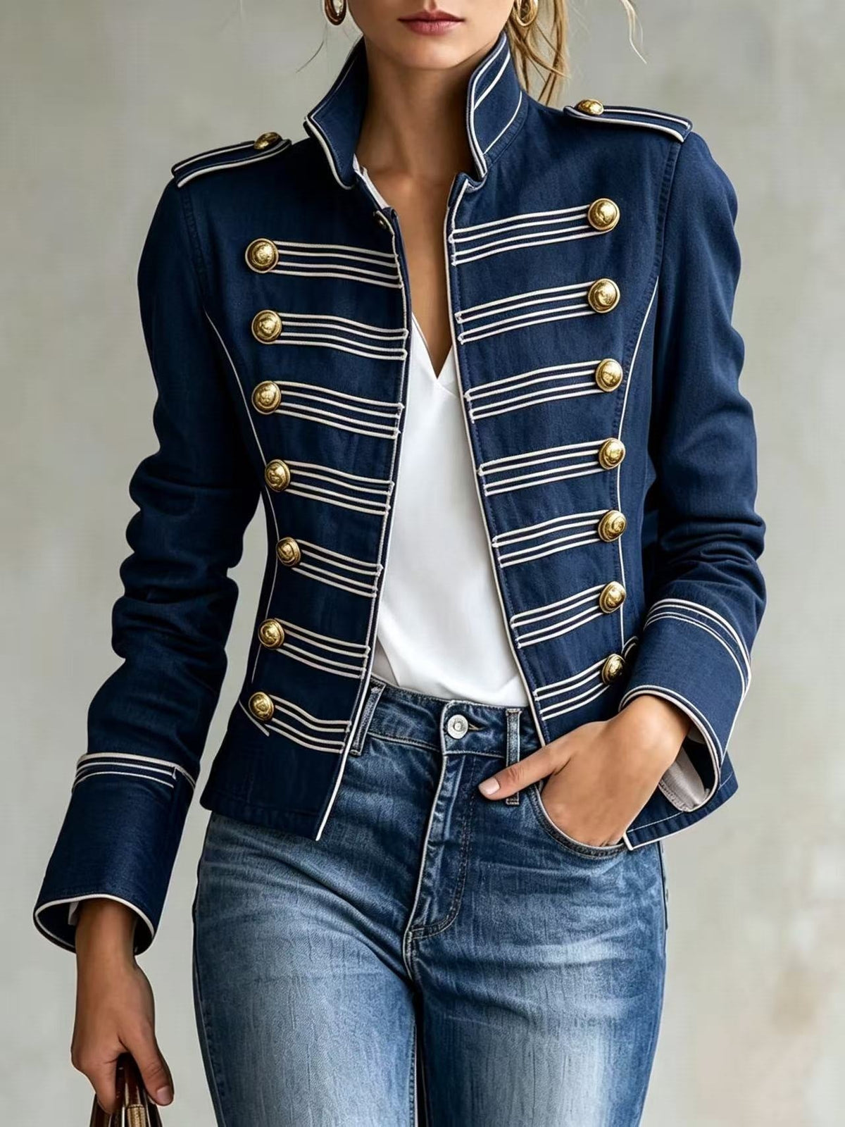 Marion | Veste en jean de style militaire à boutons dorés