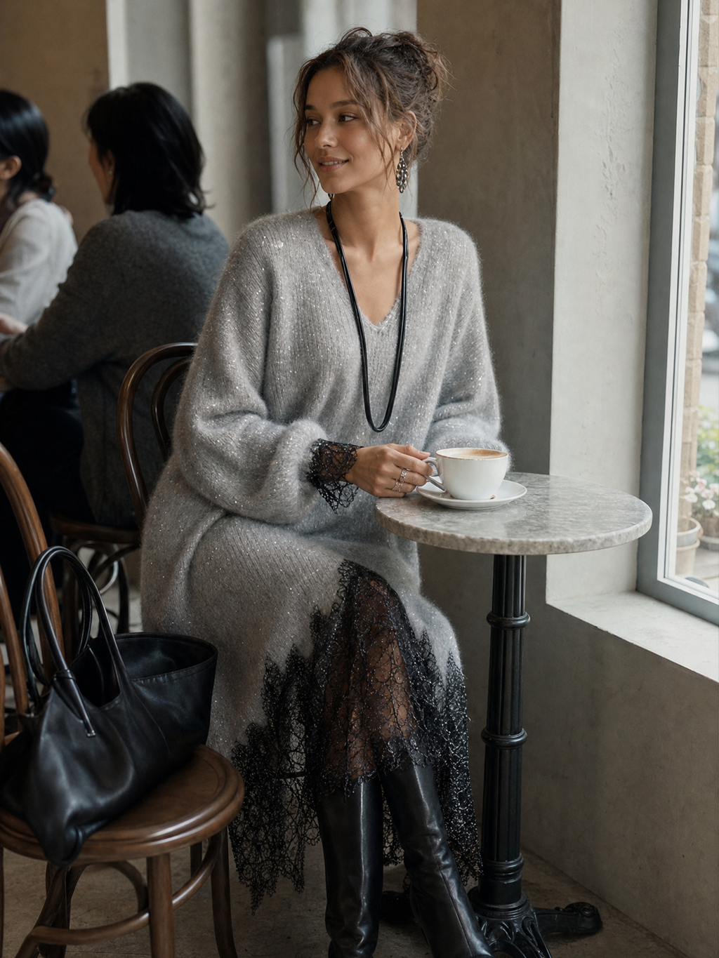 Robe midi grise en maille brillante avec ourlet en dentelle