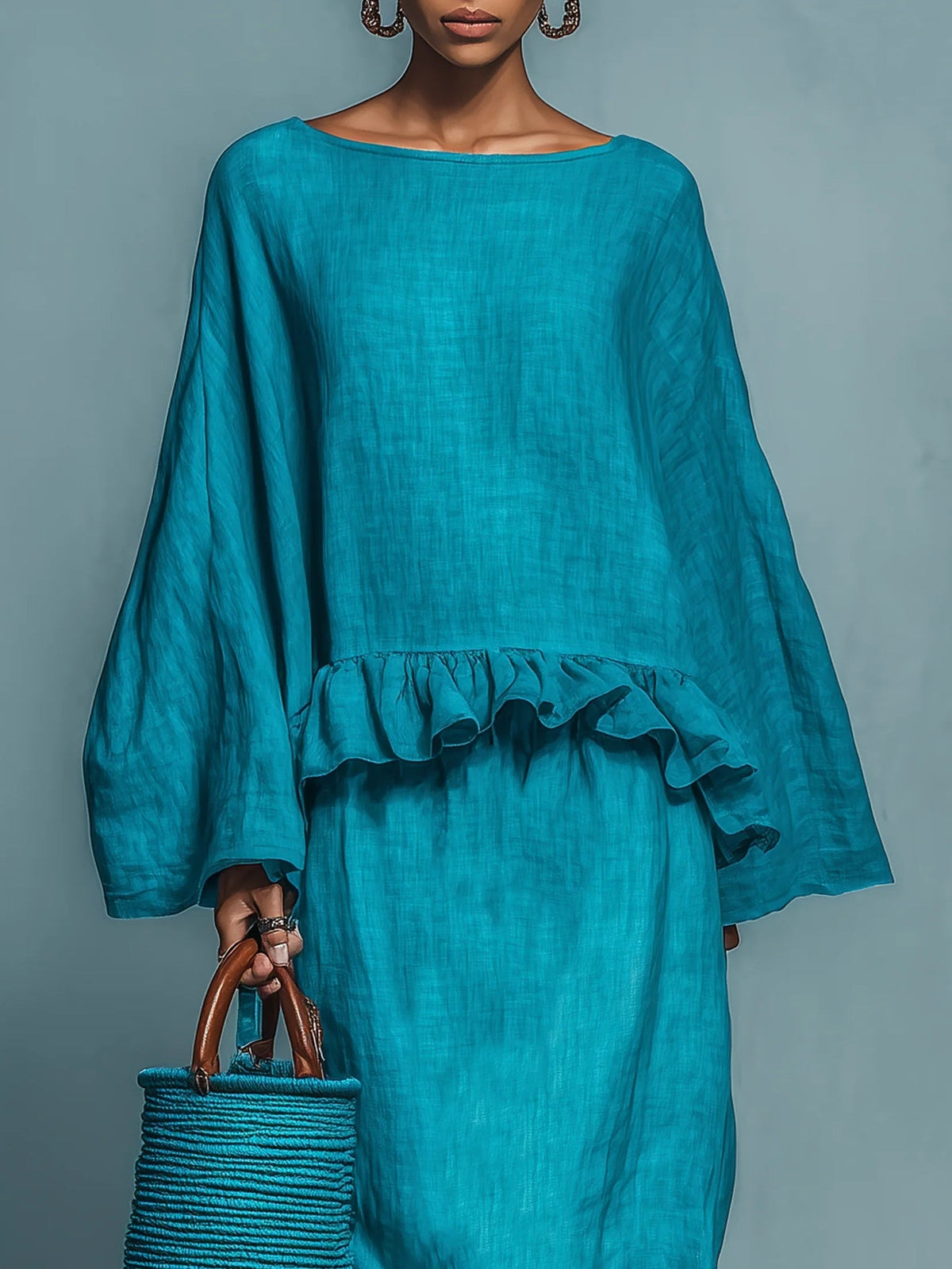 Ensemble Bleu Blouse à Volants et Jupe Droite