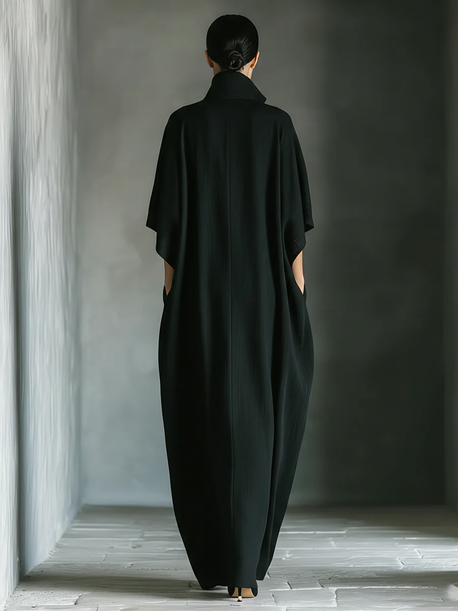 Alessandra | Robe longue noire oversize minimaliste à manches kimono