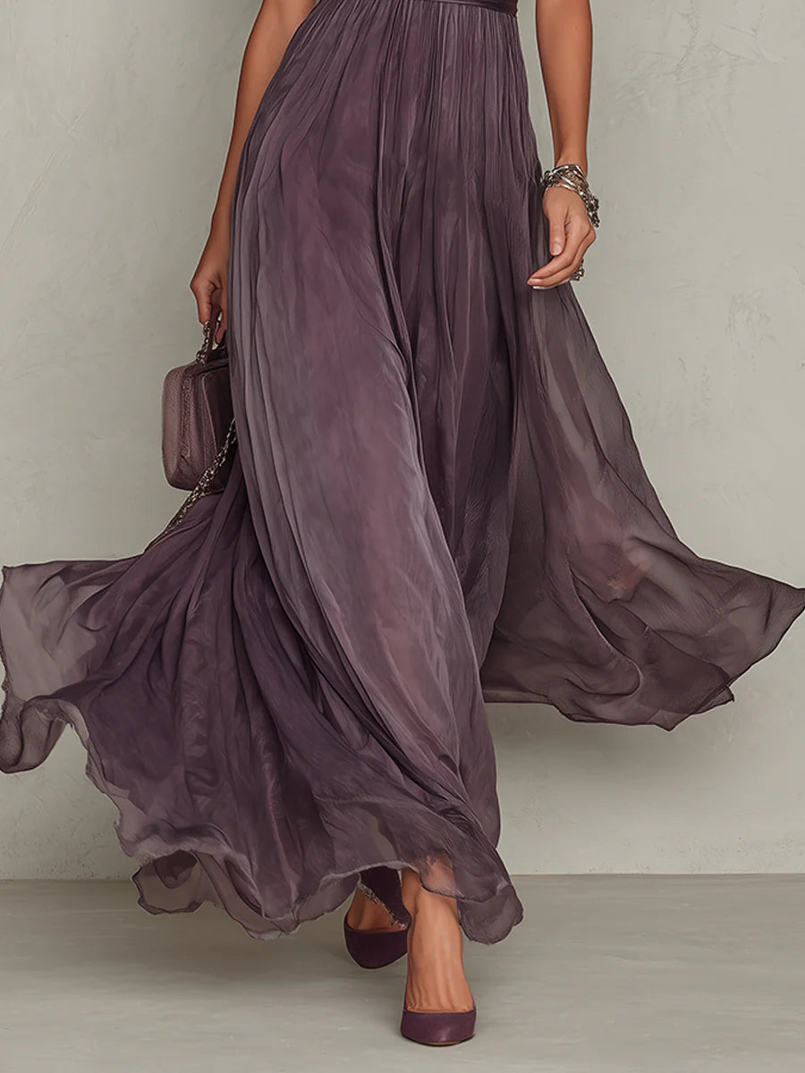 Flavia | Robe longue violette avec décolleté goutte d'eau et bordure en dentelle en mousseline