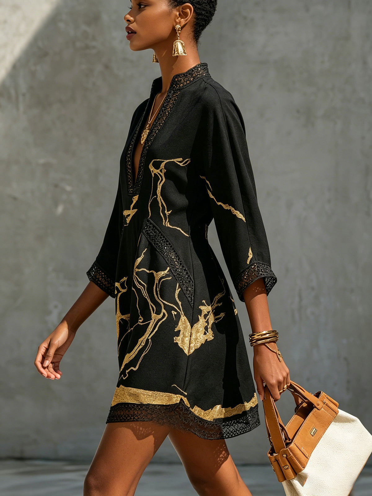 Donatella | Mini-robe noire à imprimé marbre doré et dentelle crochetée