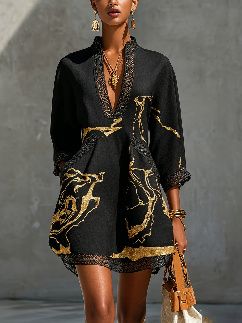 Donatella | Mini-robe noire à imprimé marbre doré et dentelle crochetée