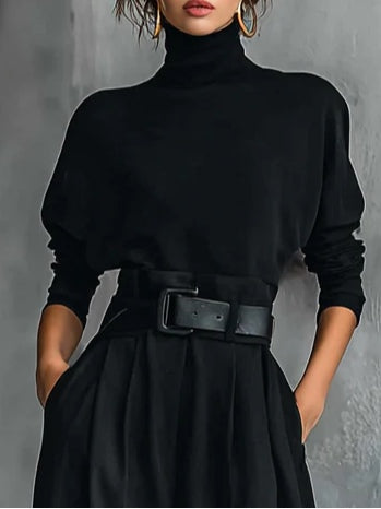 Ensemble noir deux pièces avec t-shirt à col roulé à manches longues et pantalon droit (ceinture incluse)